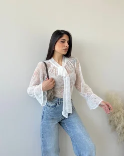 Blusa pizzo con fiocco bianca
