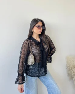 Blusa pizzo con fiocco nera