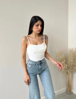 Body con coppe e scollo morbido bianco
