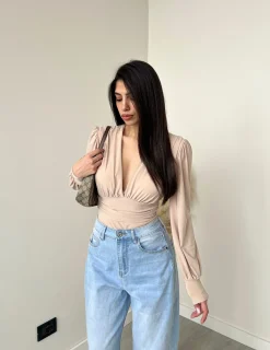 Body scollo a v e coppe beige