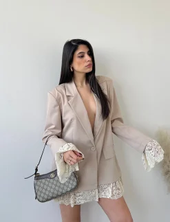 Giacca con pizzo camel