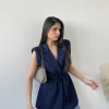 Giacca smanicata con cintura blu