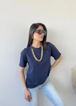 T-shirt con collana blu navy