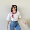 T-shirt con foulard